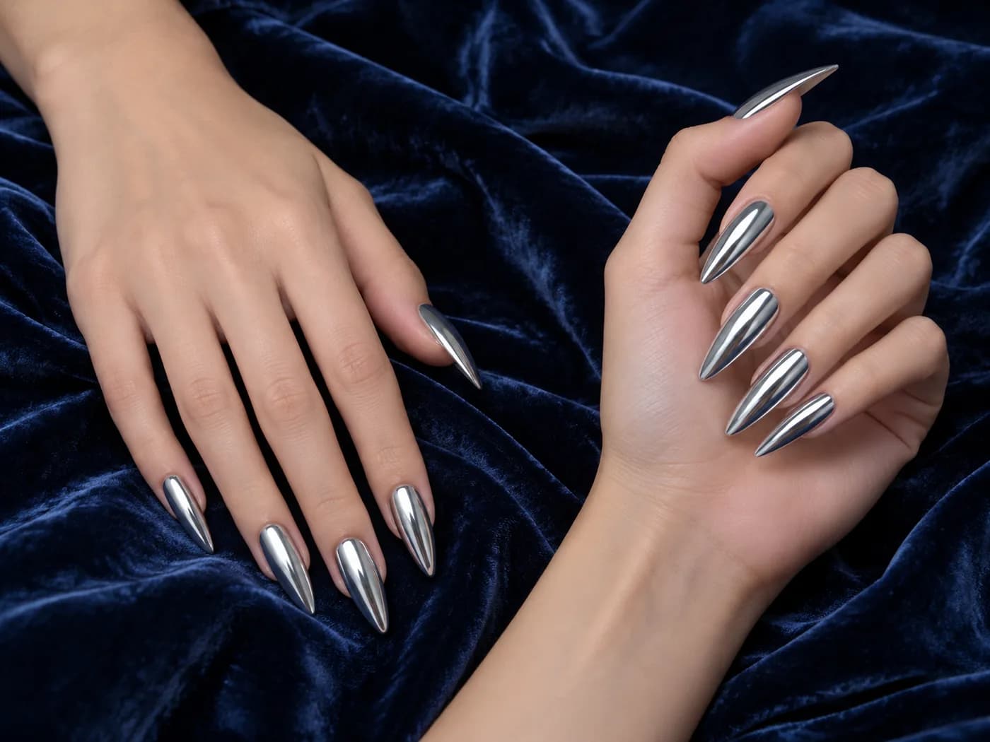 Zilveren chroom stiletto nagels